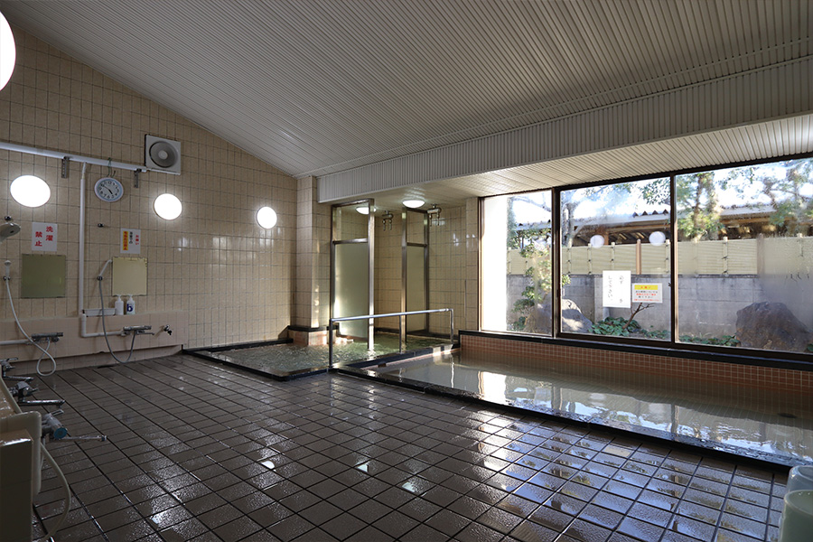 田原本町老人福祉センター : 男子浴室 / 男子脱衣室